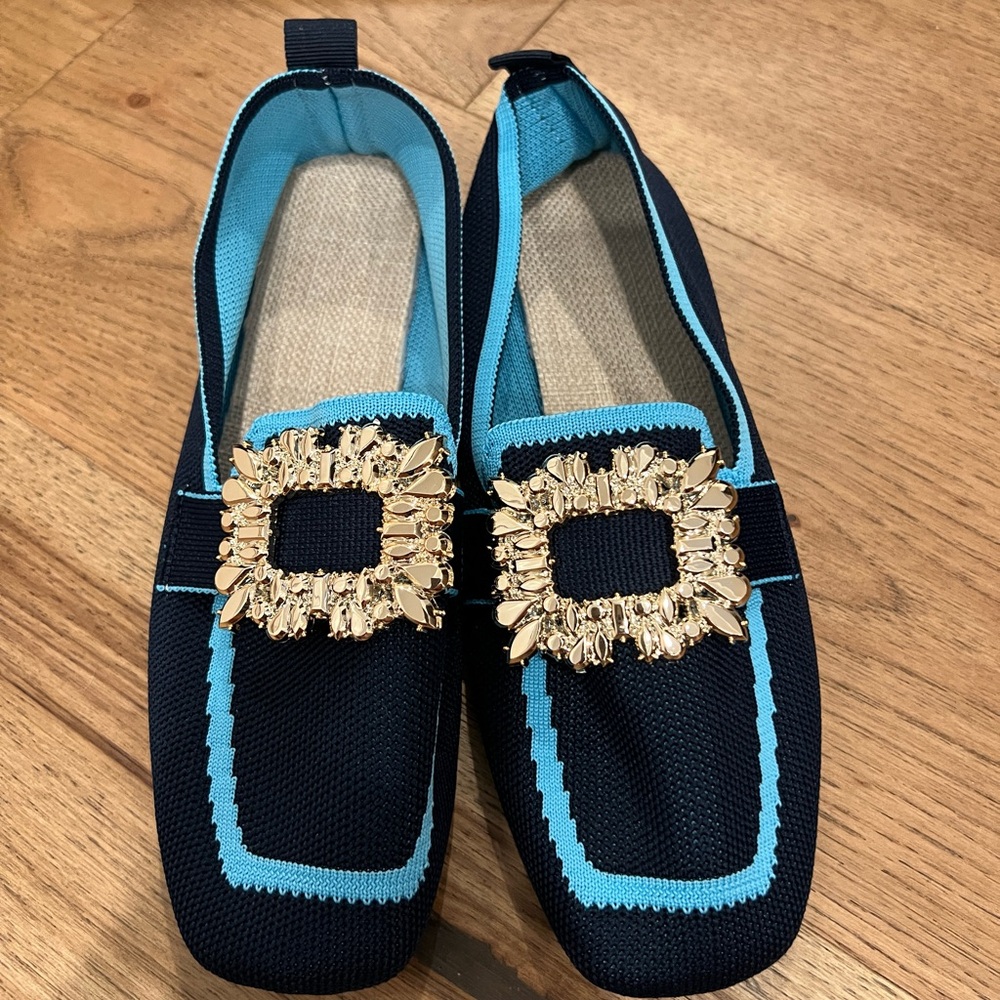 NWOT Women’s Navy Buckle Loafer 40 (9-9.5)